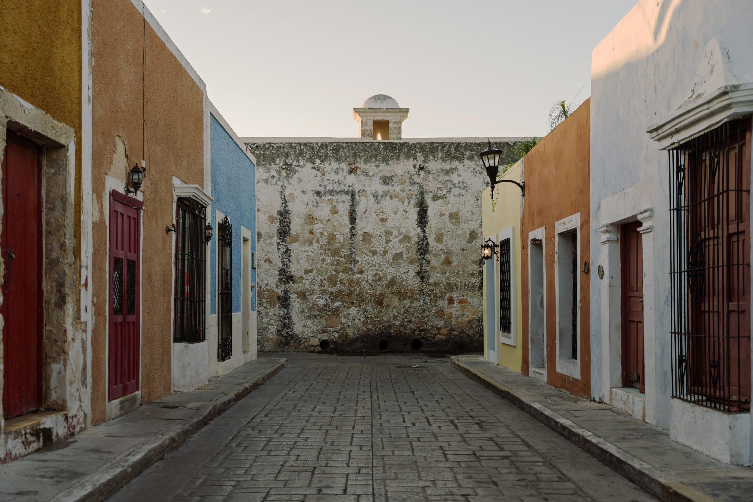 Las casas pintadas de Campeche: guía a la paleta de colores colonial de la ciudad